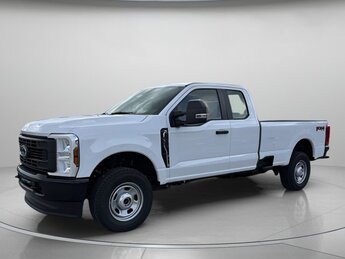 2025 Oxford White Ford Super Duty F-350 SRW XL 4 Door Regular Unleaded V-8 6.8 L/415 Engine Automatic