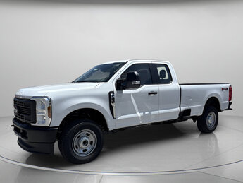 2025 Oxford White Ford Super Duty F-350 SRW XL 4 Door 4X4 Automatic