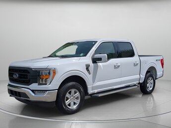 2022 Oxford White Ford F-150 Lariat Crew Cab Pickup Truck 4X4 Automatic Regular Unleaded 2.7 L EcoBoost Engine 4 Door