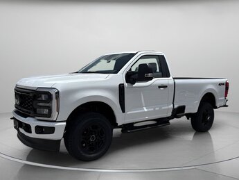 2025 Agate Black Metallic Ford Super Duty F-350 SRW XL 2 Door Regular Unleaded V-8 7.3 L Engine Automatic 4X4 Truck