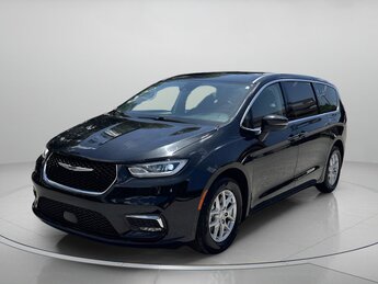2023 Brilliant Black Crystal Pearlcoat Chrysler Pacifica Touring L Van 4 Door Regular Unleaded V-6 3.6 L/220 Engine