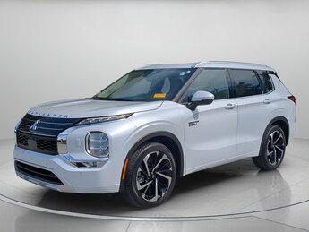 2023 White Diamond Mitsubishi Outlander PHEV SEL Gas/Electric I-4 2.4 L/144 Engine 4X4 Automatic 4 Door SUV