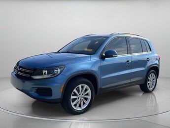 2018 Volkswagen Tiguan Limited 2.0T FWD 4 Door SUV Intercooled Turbo Premium Unleaded I-4 2.0 L/121 Engine Automatic