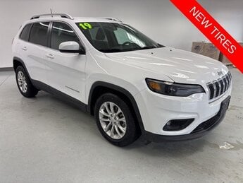 2019 Bright White Clearcoat Jeep Cherokee Latitude Automatic SUV 2.4L I4 Engine