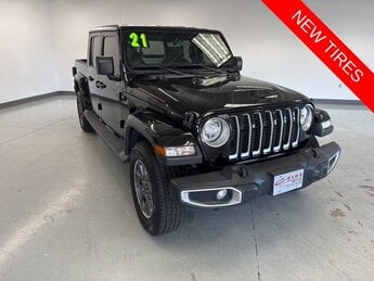 2021 Black Clearcoat Jeep Gladiator Overland 3.6L V6 24V VVT Engine Automatic 4 Door 4X4 Truck