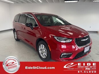 2026 Red Hot Pearlcoat Chrysler Pacifica Select FWD Van Automatic 3.6L V6 Engine 4 Door