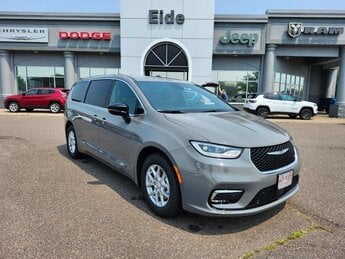 2025 Ceramic Gray Clearcoat Chrysler Pacifica Select Automatic Van 4 Door 3.6L V6 24V VVT Engine FWD