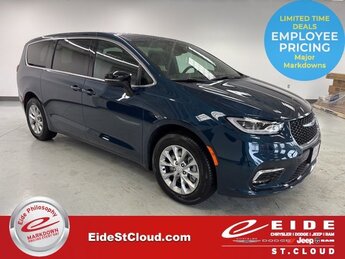 2025 Chrysler Pacifica Select Automatic Van 3.6L V6 24V VVT Engine AWD 4 Door