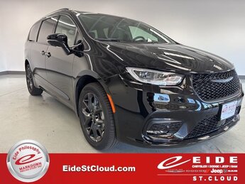 2026 Chrysler Pacifica Limited AWD Automatic Van AWD