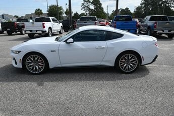 2025 Oxford White Ford Mustang GT Premium RWD 2 Door 5.0L V8 Ti-VCT Engine