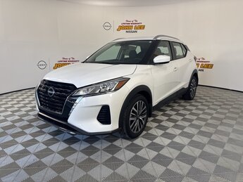 2022 Aspen White Tricoat Nissan Kicks SV FWD 1.6L 4-Cylinder DOHC 16V Engine Automatic (CVT) SUV 4 Door
