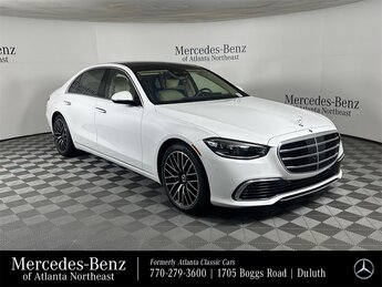 2025 MANUFAKTUR Moonlight White Metallic Mercedes-Benz S-Class S 580 AWD Car 4 Door