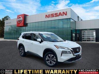 2023 Pearl White Tricoat Nissan Rogue SV Automatic (CVT) 1.5L I3 Turbocharged DOHC 12V LEV3-ULEV50 201hp Engine 4 Door SUV