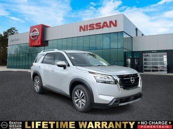 2025 Brilliant Silver Metallic Nissan Pathfinder SL FWD Automatic 4 Door
