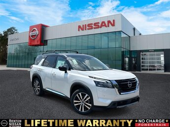 2025 Everest White Pearl Tricoat/Super Black Nissan Pathfinder Platinum FWD SUV Automatic 3.5L V6 DOHC Engine