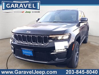 2025 Diamond Black Crystal Pearlcoat Jeep Grand Cherokee Limited 4X4 SUV 4 Door