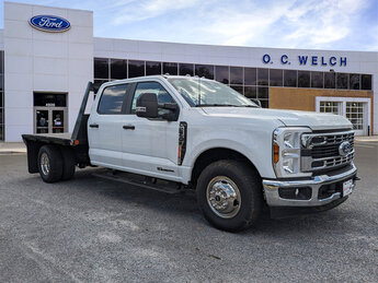 2024 Oxford White Ford Super Duty F-350 DRW XL 4 Door Automatic RWD Intercooled Turbo Diesel V-8 6.7 L/406 Engine