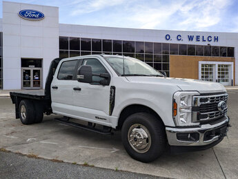 2024 Oxford White Ford Super Duty F-350 DRW XL Intercooled Turbo Diesel V-8 6.7 L/406 Engine 4 Door Truck RWD