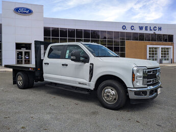 2024 Oxford White Ford Super Duty F-350 DRW XL 4 Door Truck RWD Automatic