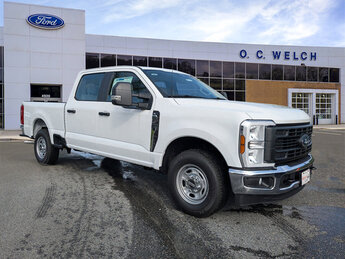 2025 Ford Super Duty F-250 SRW XL RWD Truck Regular Unleaded V-8 6.8 L/415 Engine Automatic