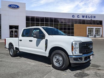 2025 Oxford White Ford Super Duty F-250 SRW XL RWD Truck Regular Unleaded V-8 6.8 L/415 Engine 4 Door Automatic