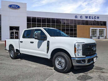2025 Oxford White Ford Super Duty F-250 SRW XL RWD Truck Regular Unleaded V-8 6.8 L/415 Engine 4 Door Automatic
