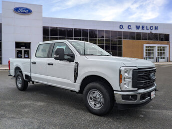 2025 Oxford White Ford Super Duty F-250 SRW XL Regular Unleaded V-8 6.8 L/415 Engine Automatic RWD Truck 4 Door