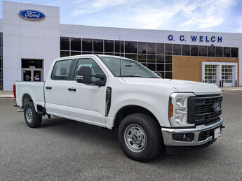 2025 Ford Super Duty F-250 SRW XL Regular Unleaded V-8 6.8 L/415 Engine 4 Door RWD