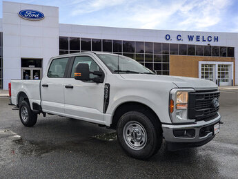 2025 Oxford White Ford Super Duty F-250 SRW XL RWD Automatic Regular Unleaded V-8 6.8 L/415 Engine