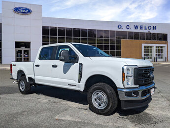 2025 Oxford White Ford Super Duty F-250 SRW XL 4 Door Automatic Intercooled Turbo Diesel V-8 6.7 L/406 Engine