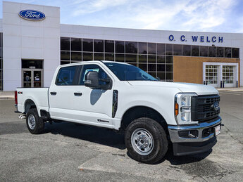 2025 Oxford White Ford Super Duty F-250 SRW XL Automatic Truck 4X4 Intercooled Turbo Diesel V-8 6.7 L/406 Engine