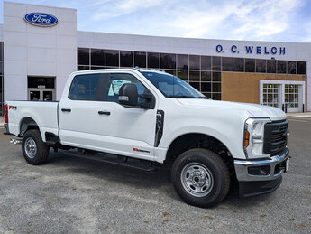 2025 Oxford White Ford Super Duty F-250 SRW XL Truck Automatic 4 Door 4X4