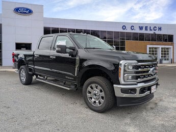 2025 Black Ford Super Duty F-250 SRW LARIAT Intercooled Turbo Diesel V-8 6.7 L/406 Engine Automatic Truck 4X4 4 Door