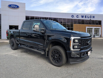 2025 Black Ford Super Duty F-350 SRW LARIAT Automatic 4 Door 4X4 Intercooled Turbo Diesel V-8 6.7 L/406 Engine