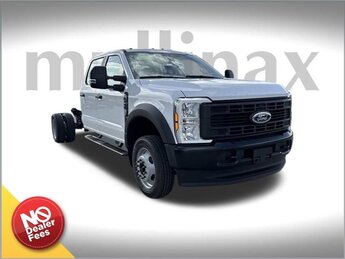 2025 Oxford White Ford Super Duty F-450 DRW XL 4 Door 7.3L V8 PFI OHV 16V Federal 335hp Engine RWD Automatic Truck