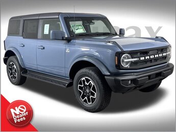 2025 Azure Gray Metallic Tri-Coat Ford Bronco Outer Banks 2.3L EcoBoost I-4 Engine 4X4 4 Door