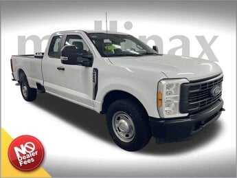 2023 Oxford White Ford Super Duty F-250 SRW XL Automatic 4 Door RWD 6.8L V8 Engine Truck