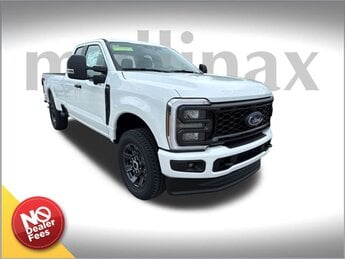 2025 Oxford White Ford Super Duty F-350 SRW STX 4 Door 7.3L V8 PFI SOHC 16V Federal 405hp Engine 4X4