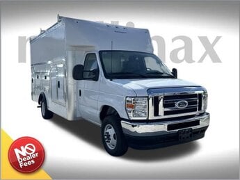 2025 Oxford White Ford E-450SD Base RWD 7.3L V8 Engine Specialty Vehicle Cutaway Automatic