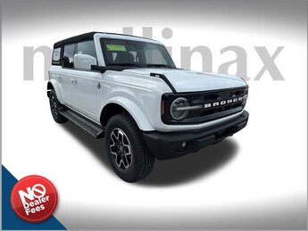 2025 Oxford White Ford Bronco Outer Banks 4X4 Automatic SUV 2.3L EcoBoost I-4 Engine 4 Door