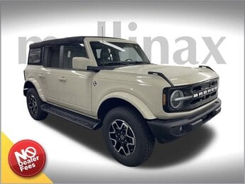 2025 Beige Ford Bronco Outer Banks Automatic 4 Door 2.3L EcoBoost I-4 Engine SUV 4X4
