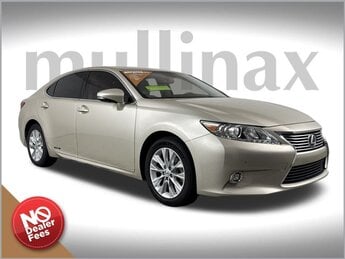 2015 Satin Cashmere Metallic Lexus ES 300h 2.5L I4 DOHC 16V VVT-i Engine Car 4 Door Automatic (CVT)