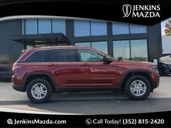 2022 Jeep Grand Cherokee Laredo 4 Door Regular Unleaded V-6 3.6 L/220 Engine 4X4 SUV Automatic