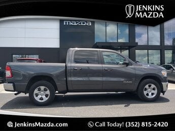 2022 Granite Crystal Metallic Clearcoat Ram 1500 Big Horn RWD 4 Door Truck Gas/Electric V-6 3.6 L/220 Engine