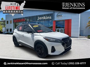 2024 Aspen White Tricoat/Super Black Nissan Kicks SR FWD 4 Door 1.6L 4-Cylinder DOHC 16V Engine SUV