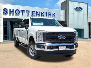 2025 Oxford White Ford Super Duty F-250 SRW XL 4 Door 4X4 6.8L V8 Engine Truck