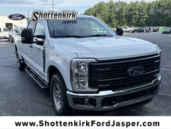 2026 Ford Super Duty F-350 SRW XLT Truck RWD 4 Door Automatic V8 Engine