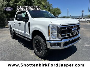 2025 Oxford White Ford Super Duty F-350 SRW XLT 4X4 Automatic Truck 7.3L 8-Cylinder PFI Engine 4 Door