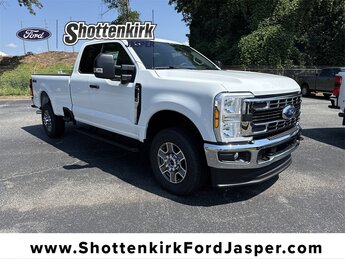 2025 Oxford White Ford Super Duty F-350 SRW XLT 4 Door Automatic 7.3L V8 PFI SOHC 16V Federal 405hp Engine 4X4 Truck