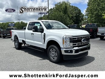 2025 Ford Super Duty F-350 SRW XLT 7.3L V8 PFI SOHC 16V Federal 405hp Engine 4 Door Truck 4X4